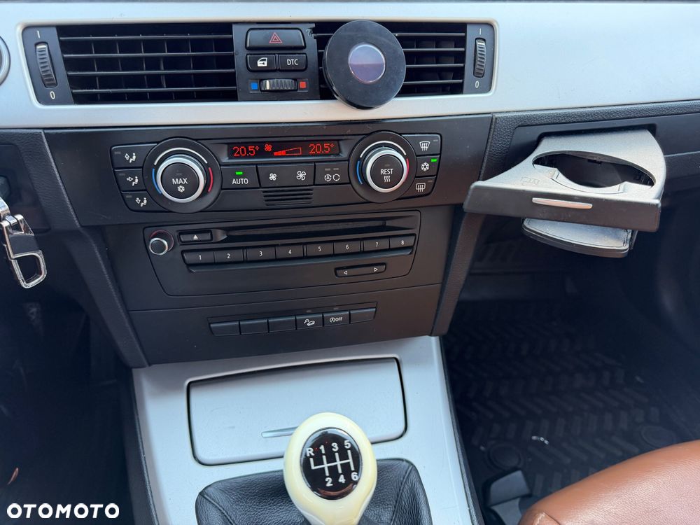 BMW Seria 3 320d xDrive DPF - 10