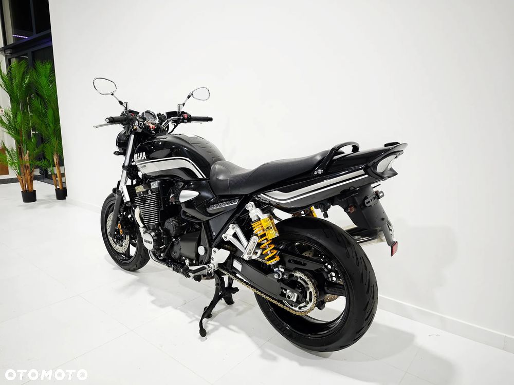Yamaha XJR - 16