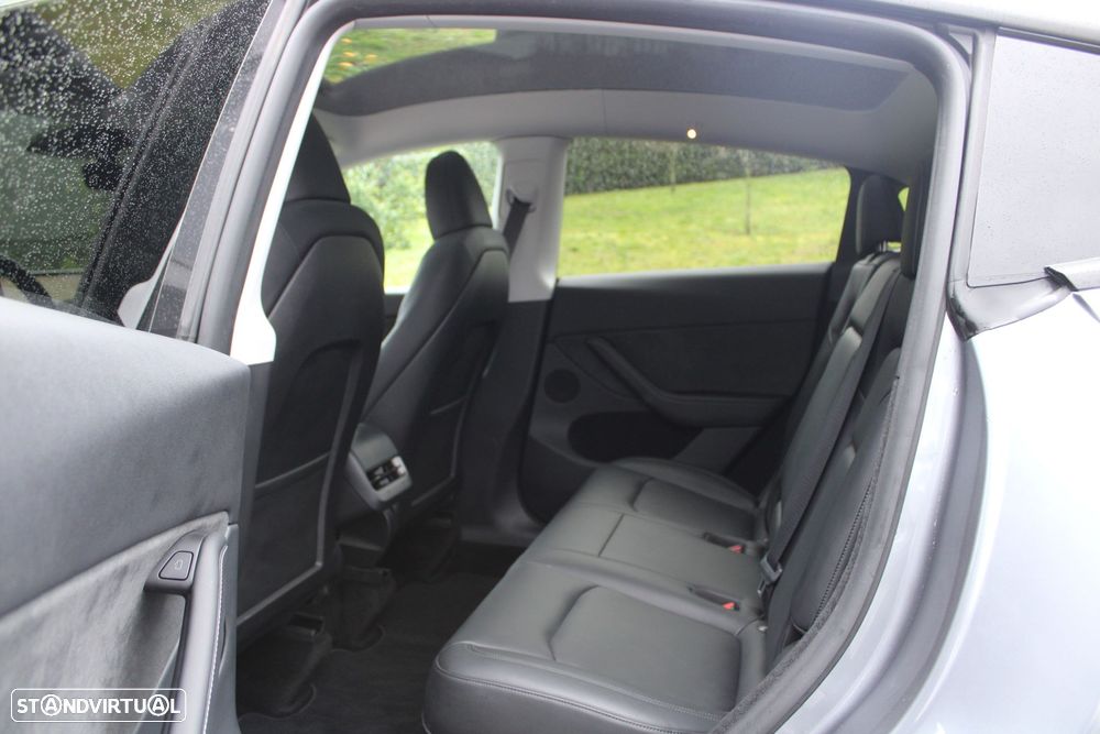 Tesla Model Y Long Range Dual Motor AWD - 6