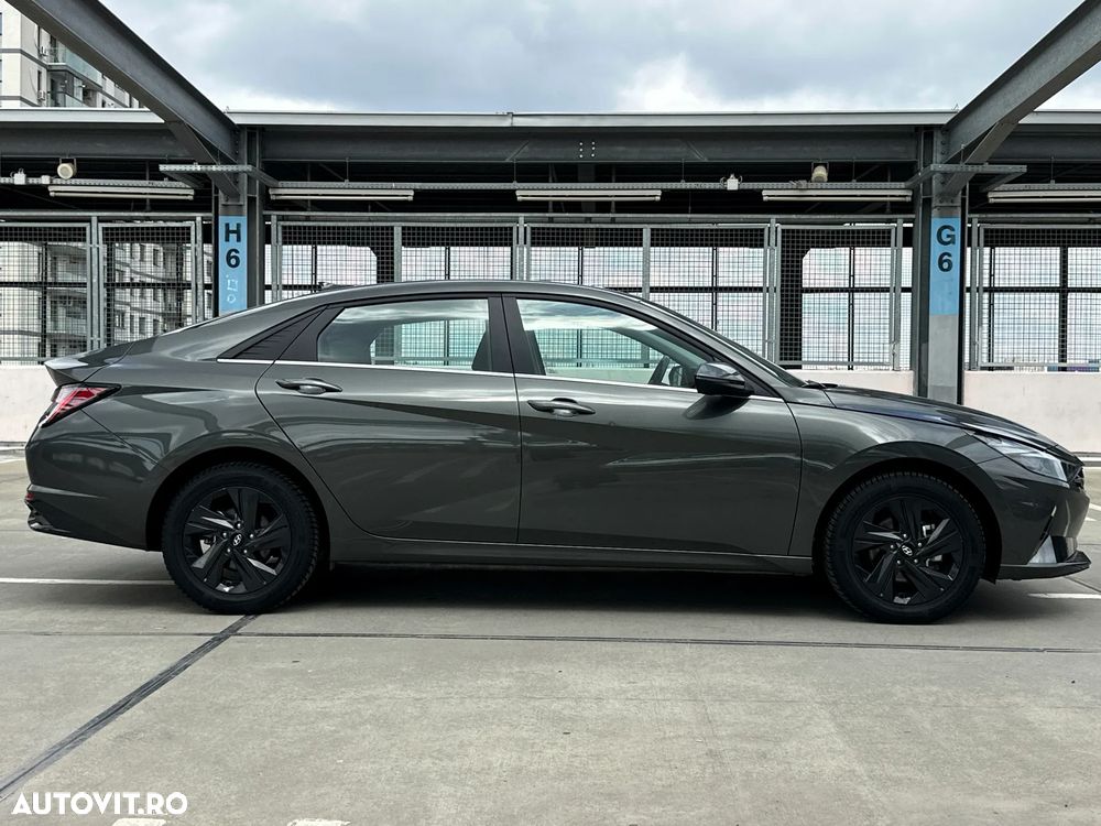 Hyundai Elantra 1.6 l 123 CP 6MT Highway - 8