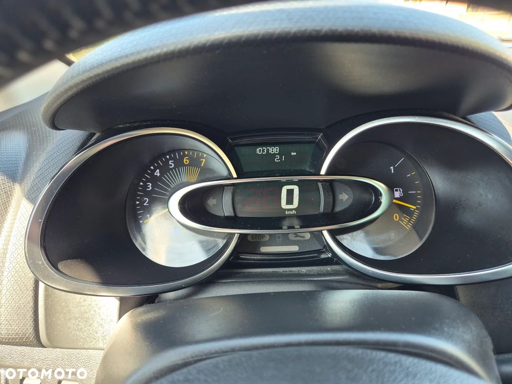 Renault Clio 1.2 16V 75 LIMITED - 9