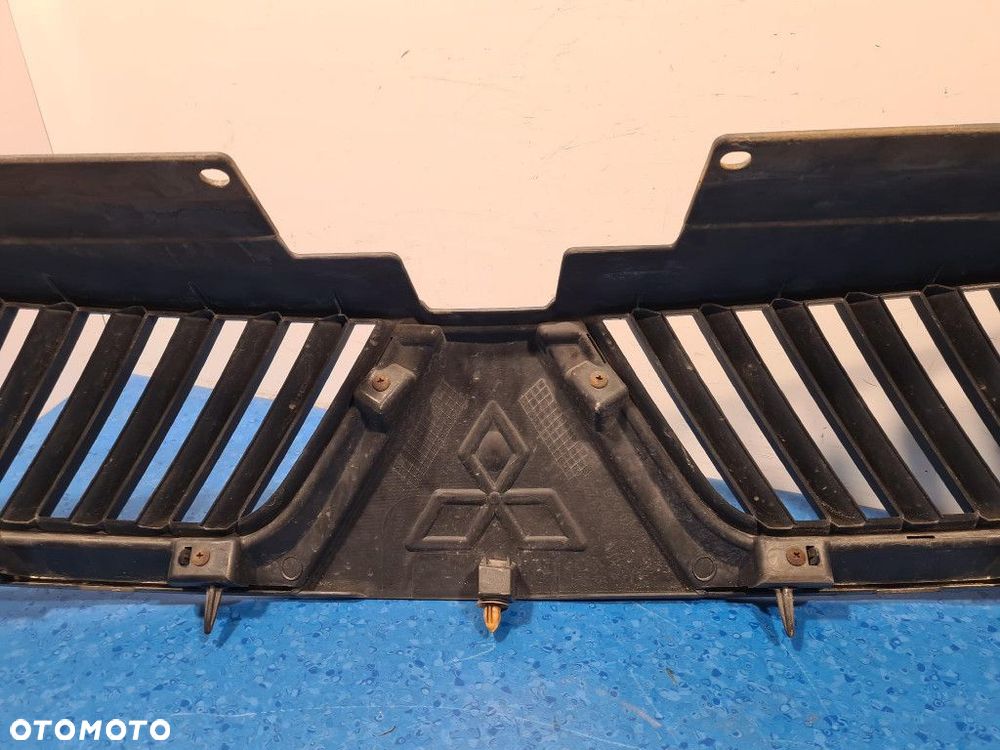 MITSUBISHI OUTLANDER II ATRAPA / GRILL A31E - 8