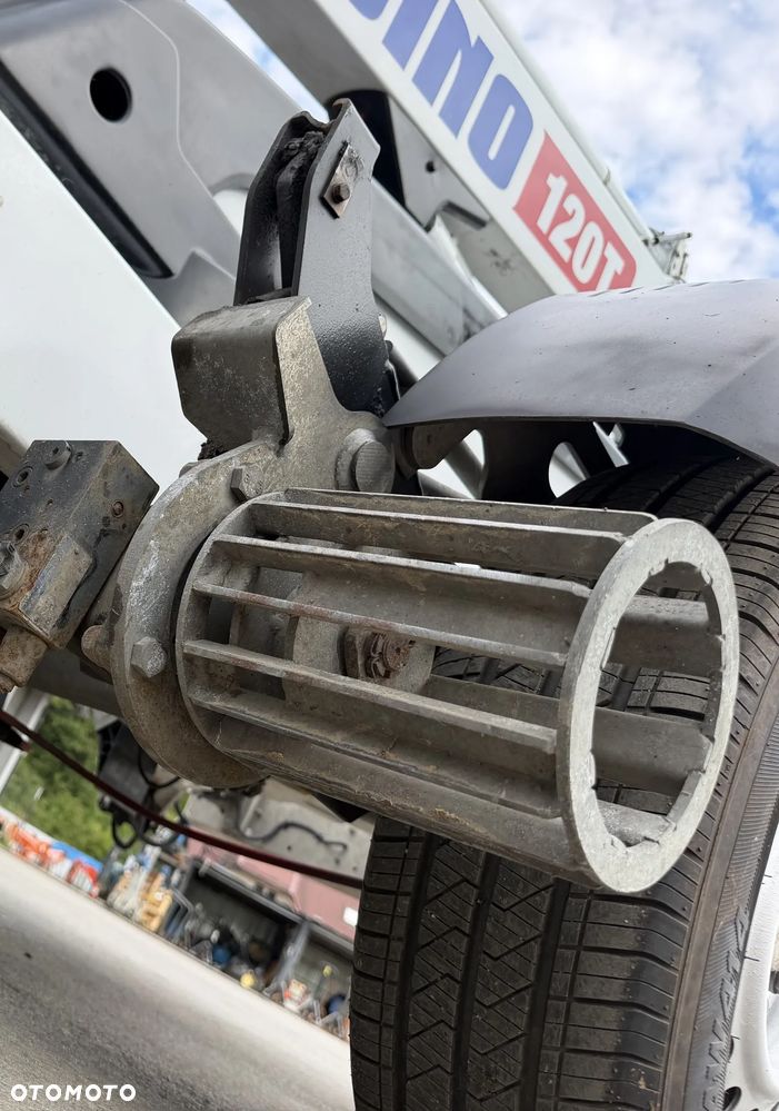Nifty DINO 120T. Zwyżka koszowa 12 metrów wysuwana na raz. Podnośnik HDS. Napęd Hydrauliczny na dwa koła. Obraca się w koło 360. jak nówka z salonu. 2016 rok. 1220 mtg. Książka Serwisowa od nowości do wglądu. PRĄD 230v. 4 sekcje sterowania na dole. Nowy model! Z komuny Norweskiej. Używana była 1 raz do roku. Serwisowana w DEKRA do końca OKAZJA. Zwyżka Obrotowa. Poziomowanie kosza. Pełna Hydraulika. Sterowanie góra dół! Wysuwane ramie. Wieniec tryby zero zużycia! Ani deka luzów i wycieków. Mała lekka i zwinna zwyżka o potężnym zasięgu. OKAZJA TANIO. Do rejestracji. Import Norwegia! Posiadam 4 sztuki wszystkie jak nowe z salonu. Zapraszam do przetestowania. Nowy Sącz. woj. Małopolskie - 40