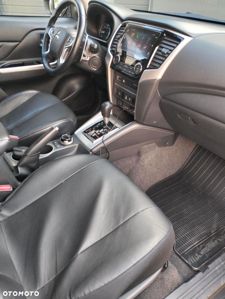 Mitsubishi L200 2.2 d DC Instyle Plus - 11