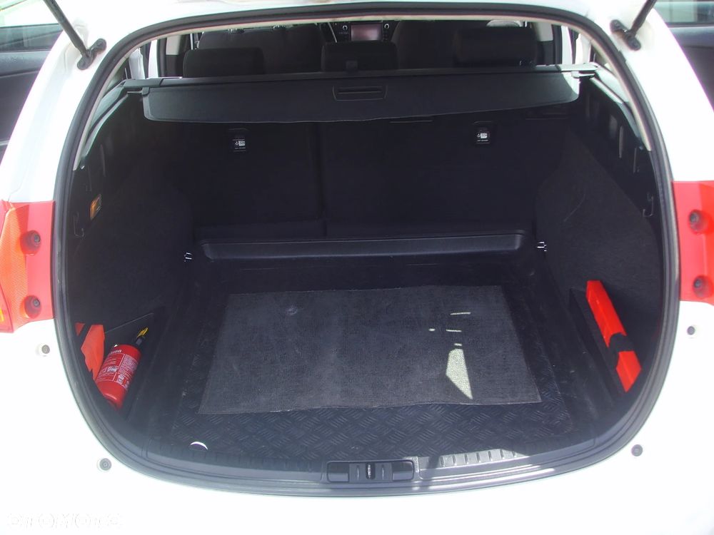 Toyota Auris ver-1-8-hsd-luna - 12