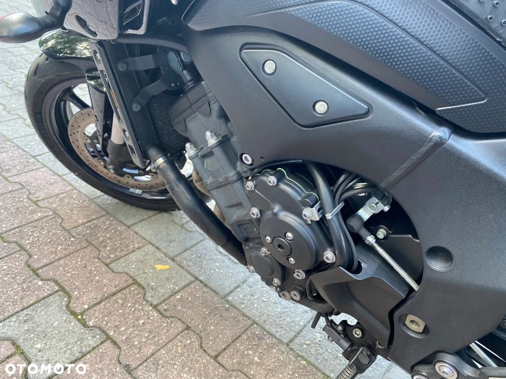 Yamaha FZ8 - 13