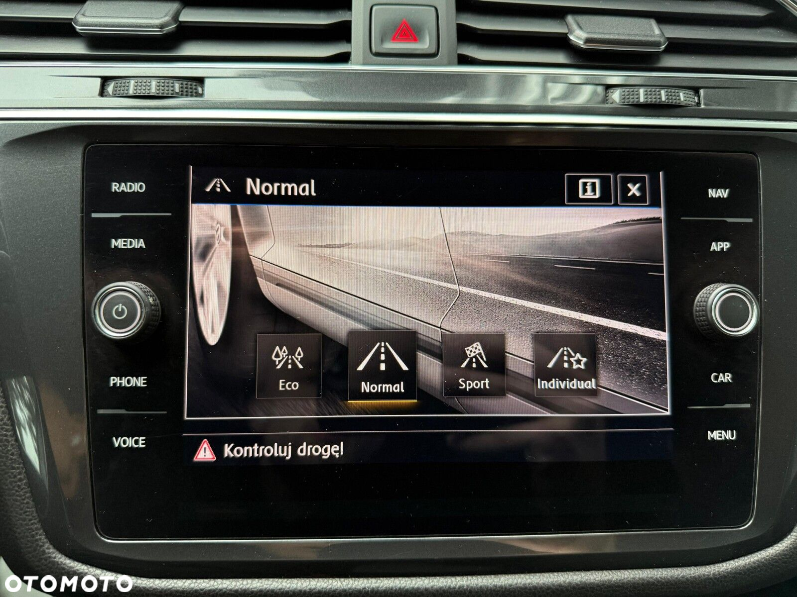 Volkswagen Tiguan Allspace 2.0 TSI 4Mot Comfortline DSG 7os - 29