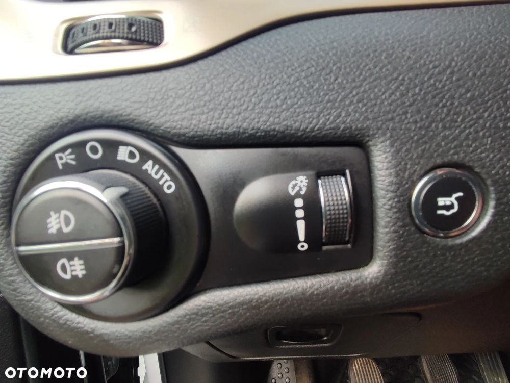 Jeep Cherokee - 22