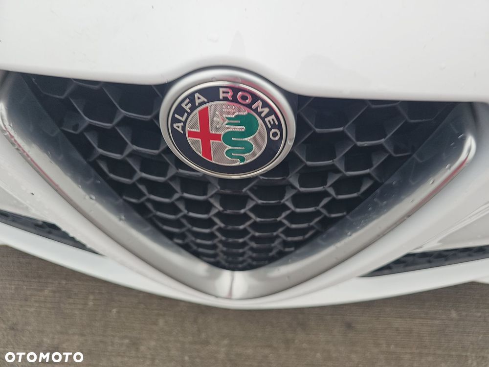 Alfa Romeo Giulia 2.0 Turbo TI Q4 - 11