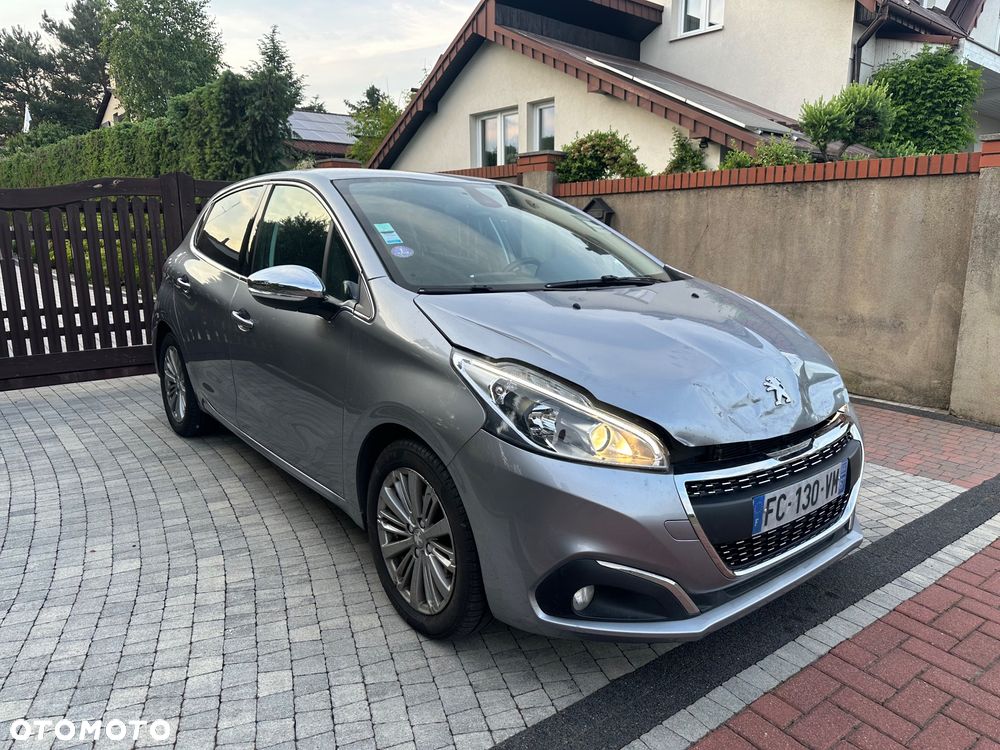 Peugeot 208 - 5