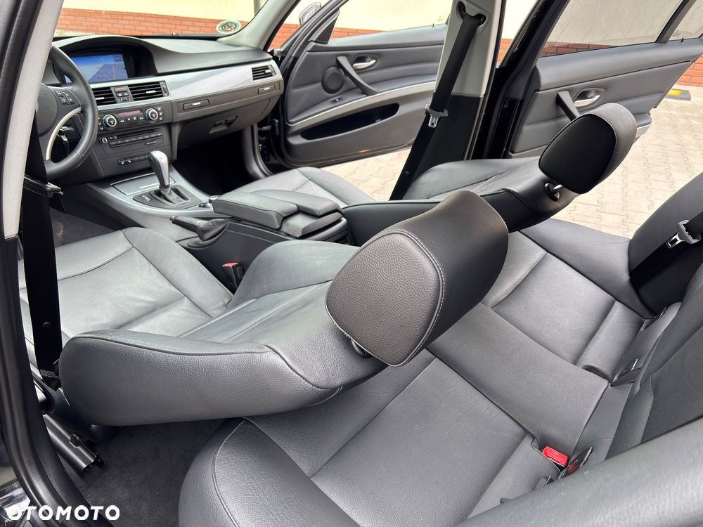 BMW Seria 3 320i - 28