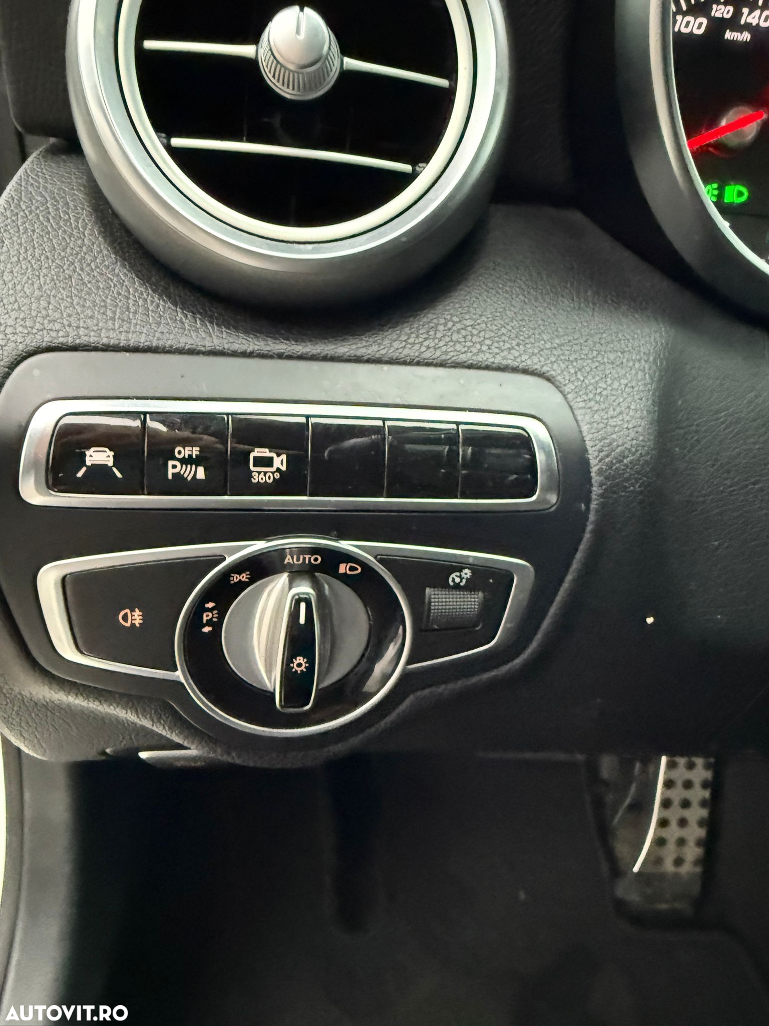 Mercedes-Benz C 200 Coupe 4Matic 9G-TRONIC AMG Line - 12