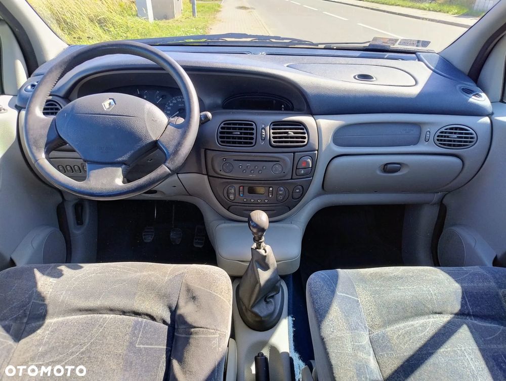 Renault Scenic 1.6 16V Privilege - 8