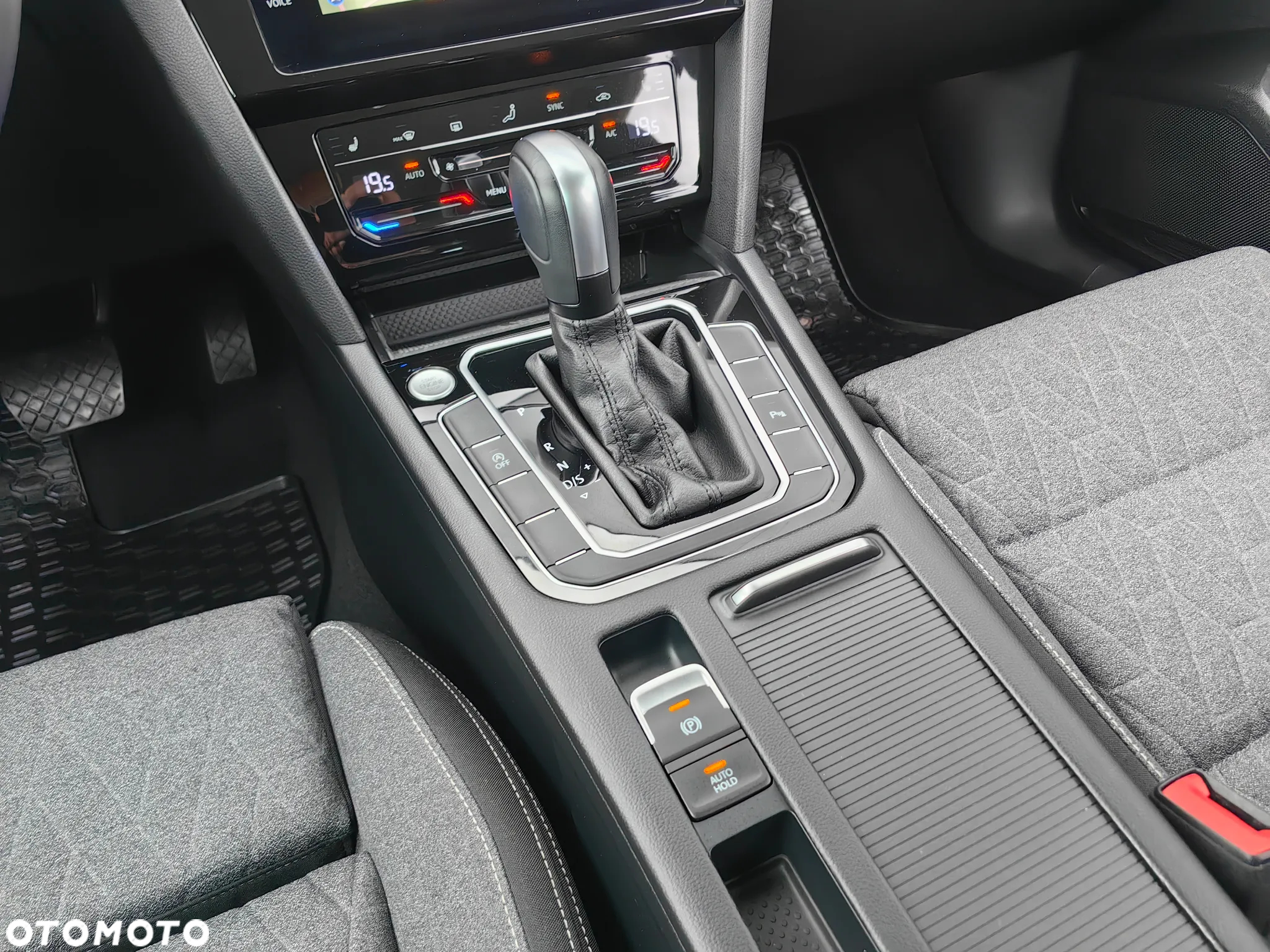 Volkswagen Passat Variant 1.5 TSI OPF DSG Highline - 22
