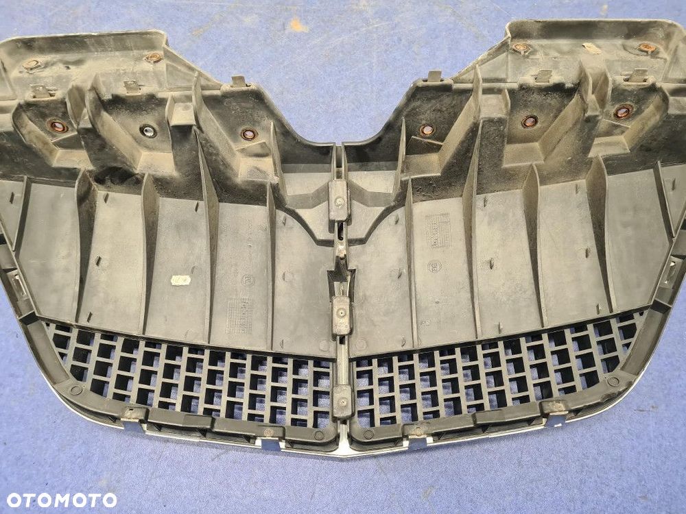 LANCIA PHEDRA ATRAPA / GRILL - 11