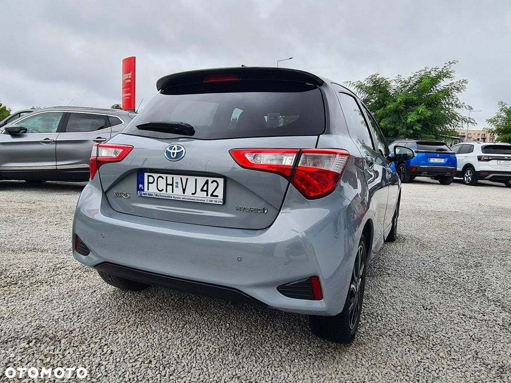 Toyota Yaris Hybrid 100 Premium - 11
