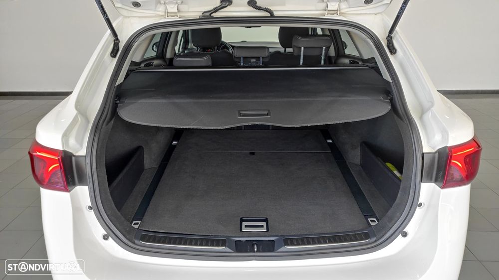 Toyota Avensis Touring Sports 2.0 D-4D Exclusive+GPS - 19