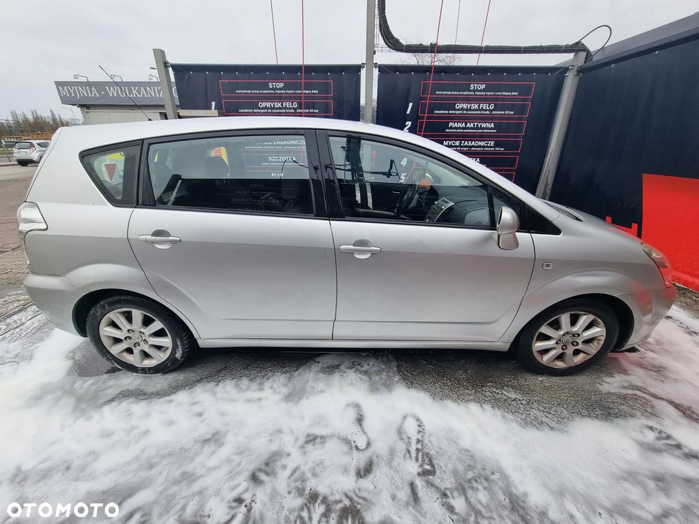 Toyota Corolla Verso 2.2 D-4D - 11