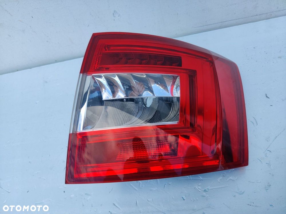SKODA OCTAVIA III 3 KOMBI LIFT LAMPA PRAWA TYŁ TYLNA LED 5E9945096B - 1