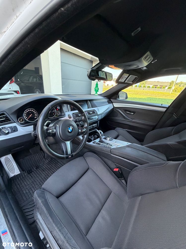 BMW Seria 5 525d xDrive - 17