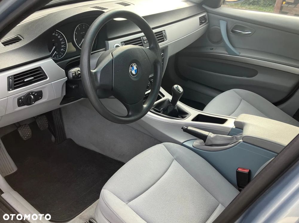 BMW Seria 3 320i - 13