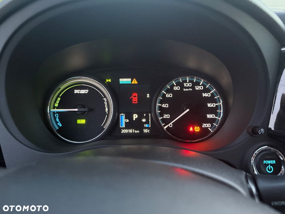Mitsubishi Outlander Instyle NAVI + - 35