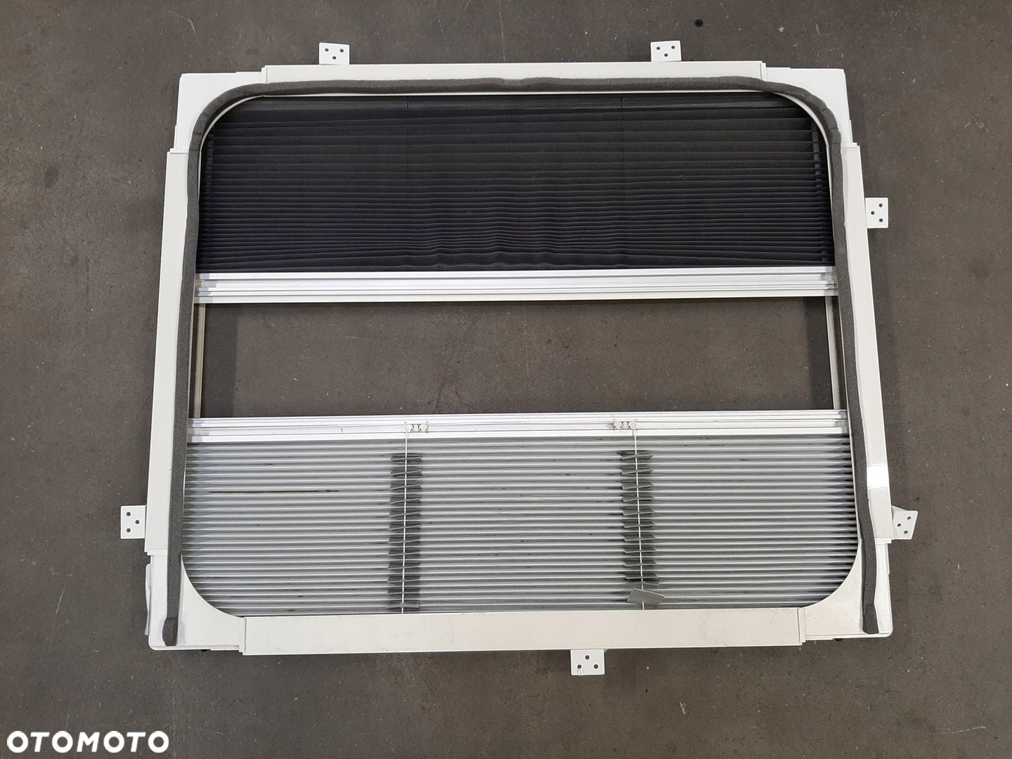 VW CRAFTER II GRAND CALIFORNIA KAMPER 700x600 OKNO ROLETA 7C4845320B - 3