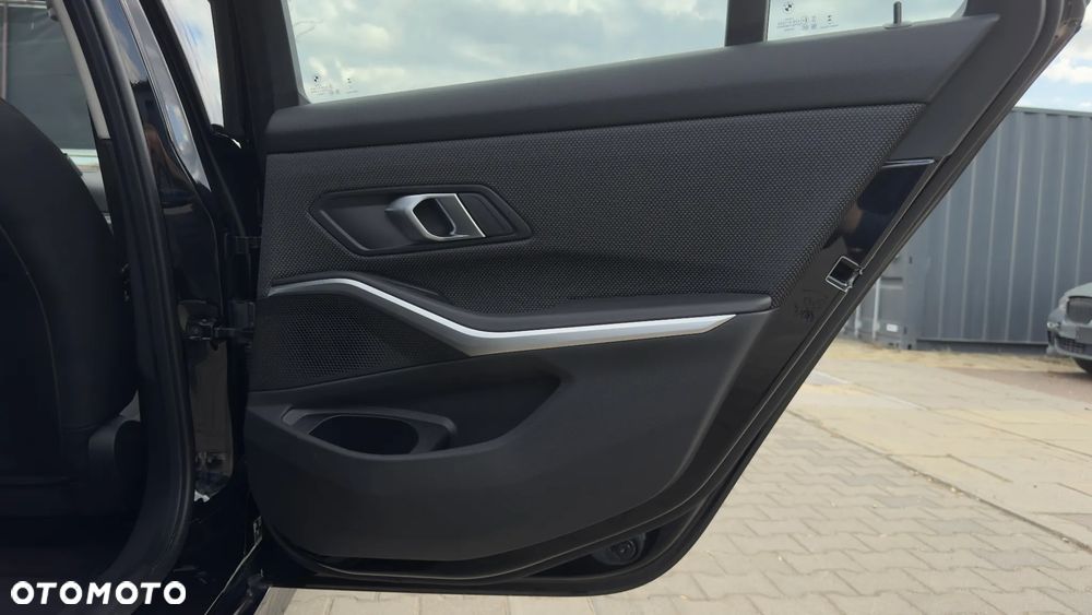 BMW Seria 3 318i Business Edition - 16