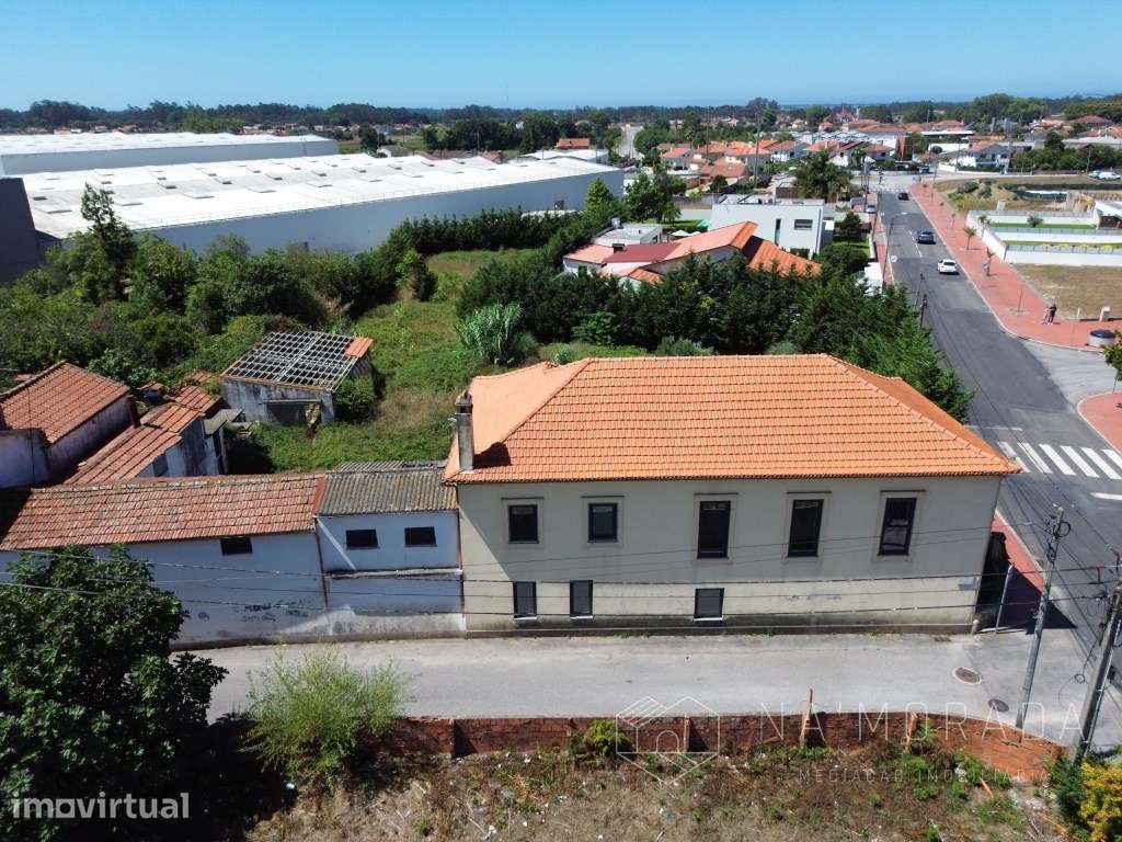 Moradia T9 com Elevado Potencial de Valorização em Avanca - Grande imagem: 4/51