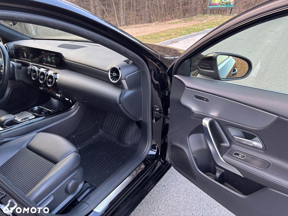 Mercedes-Benz Klasa A 180 7G-DCT Progressive - 26