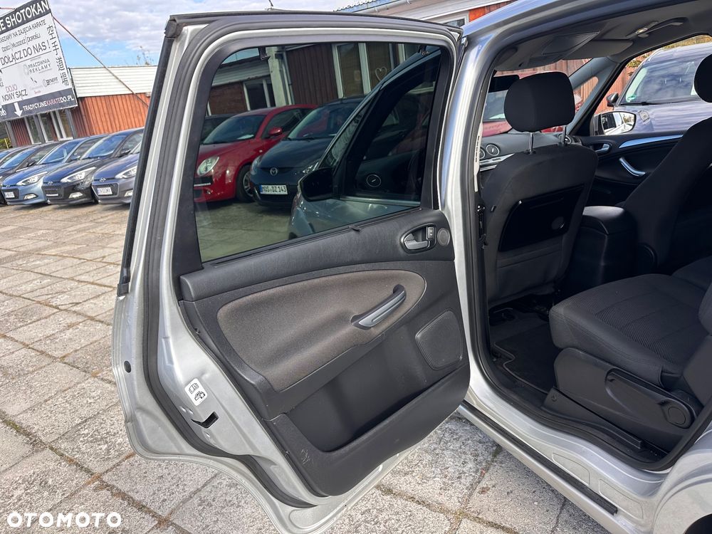 Ford S-Max - 17
