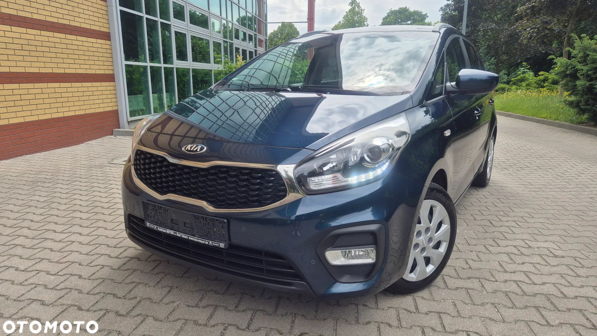 Kia Carens 1.6 GDI Dream Team Edition - 1