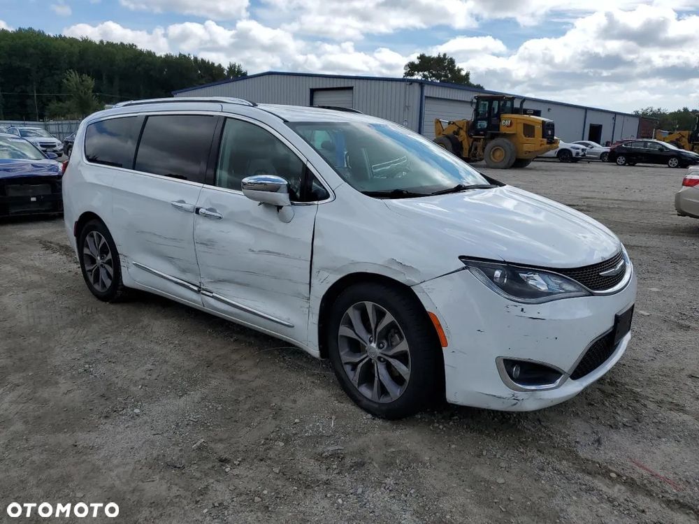 Chrysler Pacifica - 4