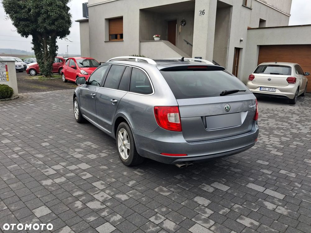 Skoda Superb 2.0 TDI DSG Exclusive - 3