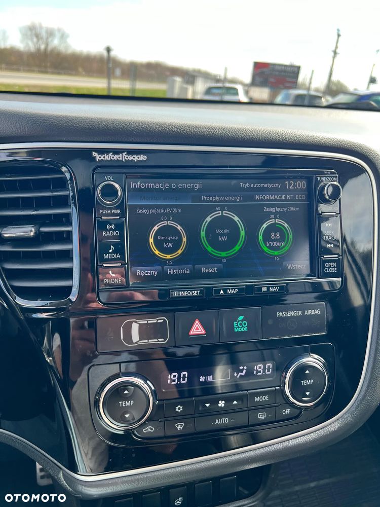 Mitsubishi Outlander 2.0 4WD Plus - 14