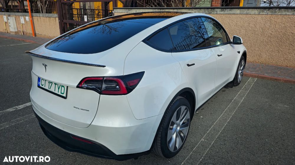 Tesla Model Y - 9