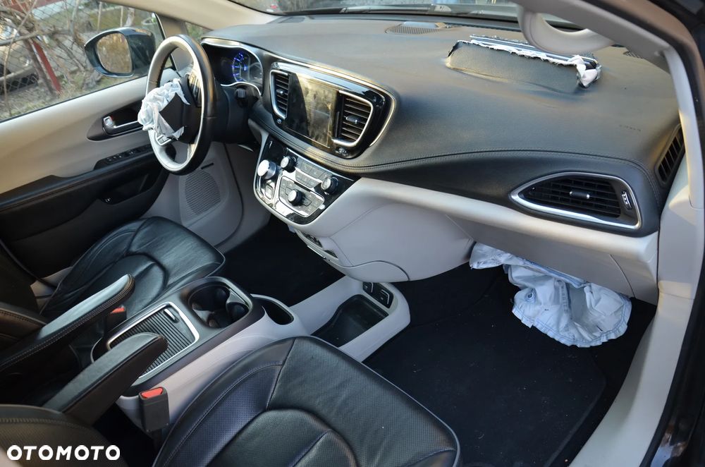 Chrysler Pacifica - 9