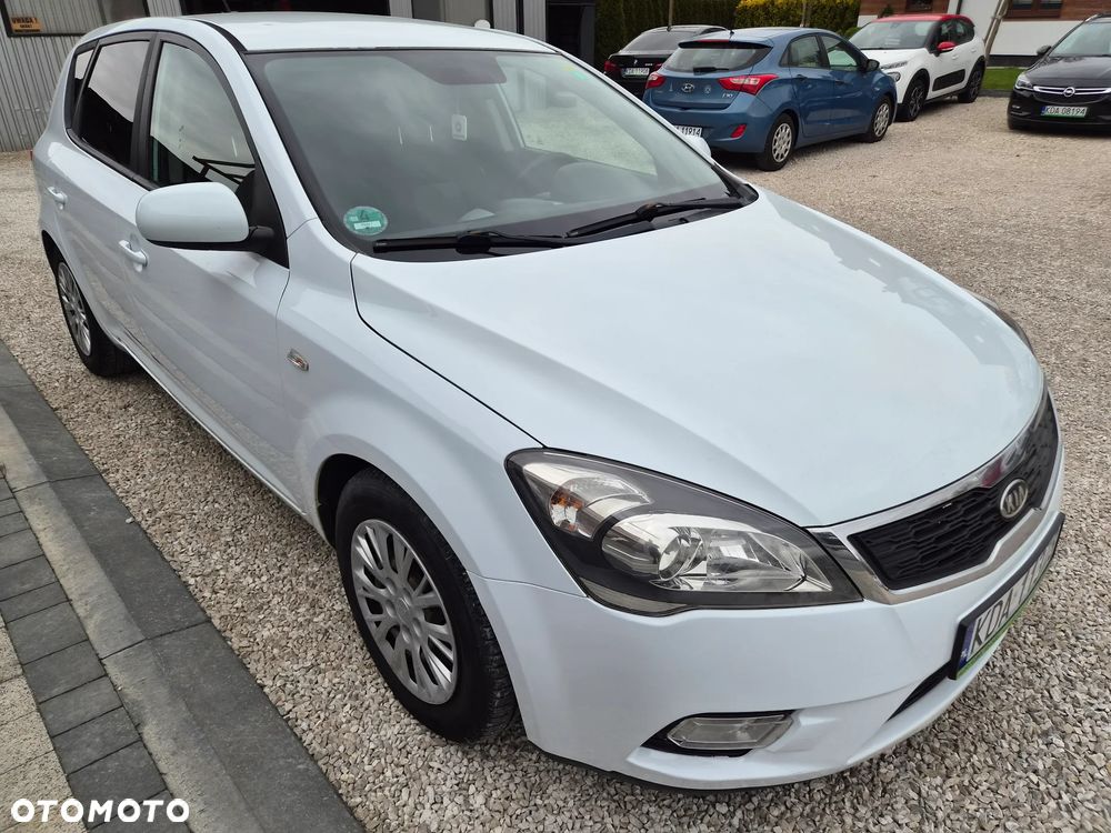Kia Ceed - 12
