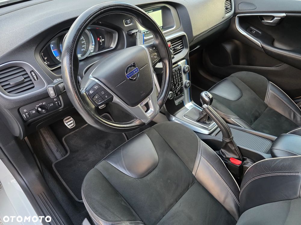 Volvo V40 D4 Drive-E R-Design Momentum - 23