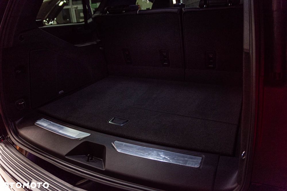 Cadillac Escalade - 4