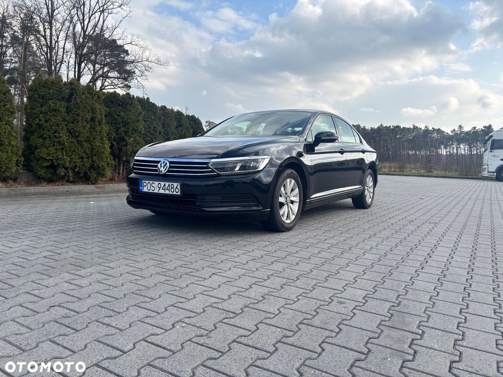 Volkswagen Passat - 1