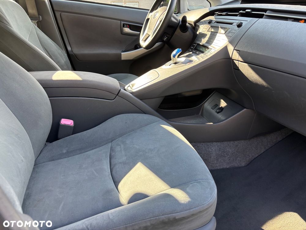 Toyota Prius 1.8 HSD Prestige - 16