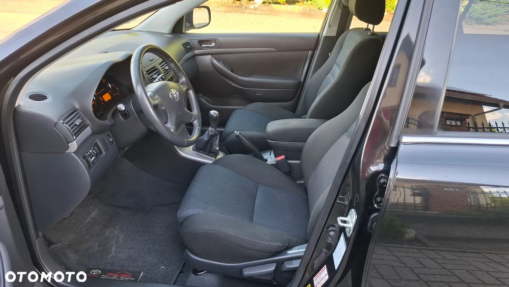 Toyota Avensis 1.8 VVT-i Sol Premium - 8