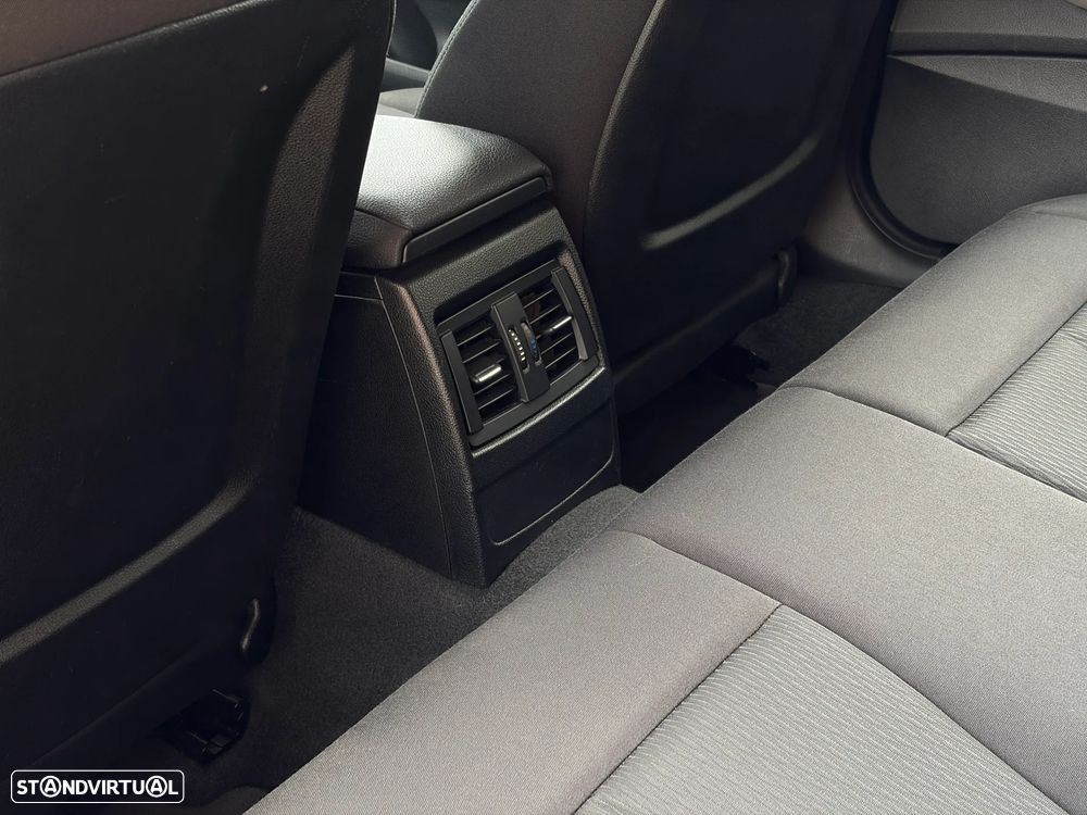 BMW 116 d Aut. Advantage - 32