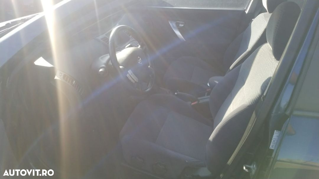 Dezmembram Nissan Primera  1.6 benzina an 2007 - 6