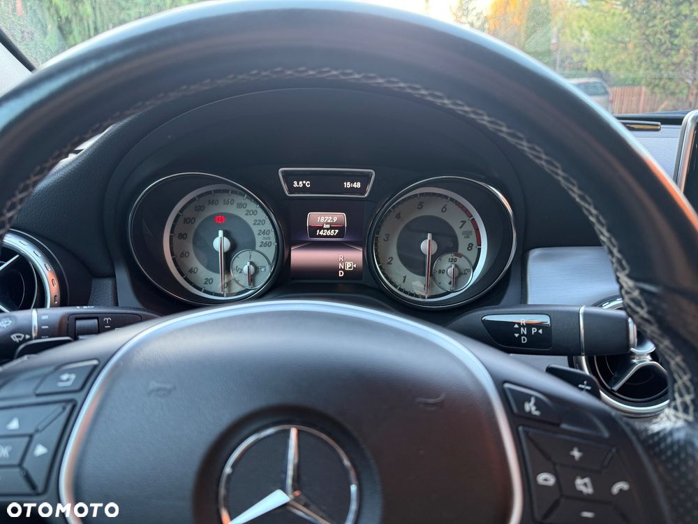 Mercedes-Benz GLA 250 4Matic 7G-DCT - 15