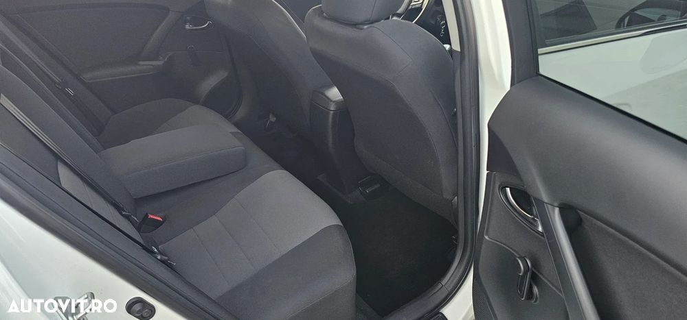 Toyota Avensis - 9