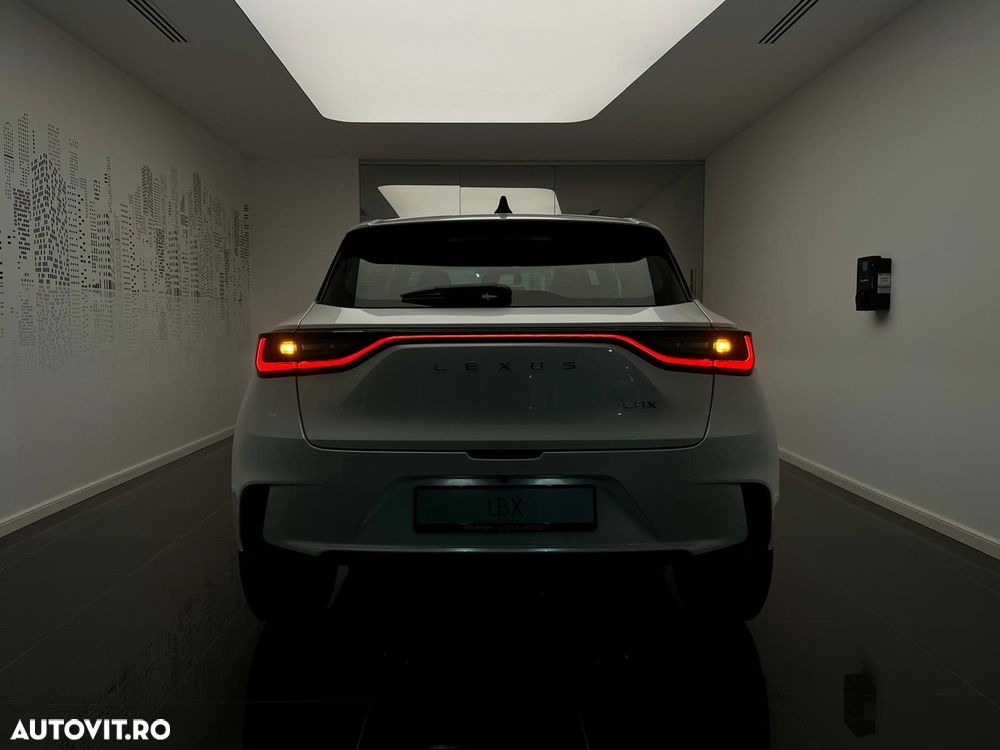 Lexus LBX 1.5 HEV 4x2 CVT Business - 6