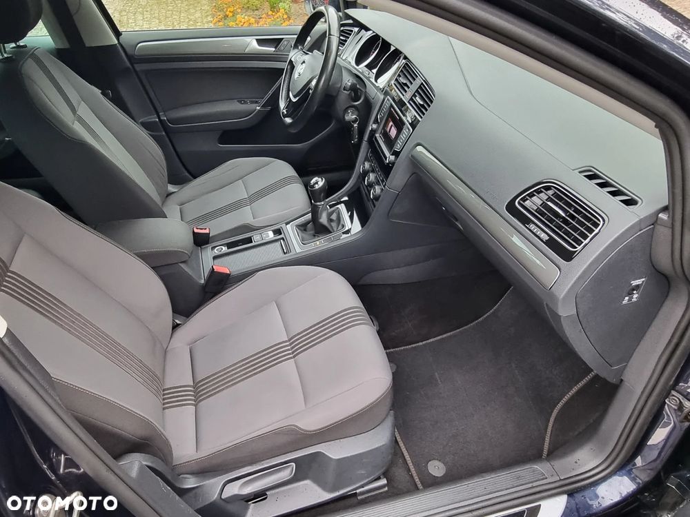 Volkswagen Golf - 23