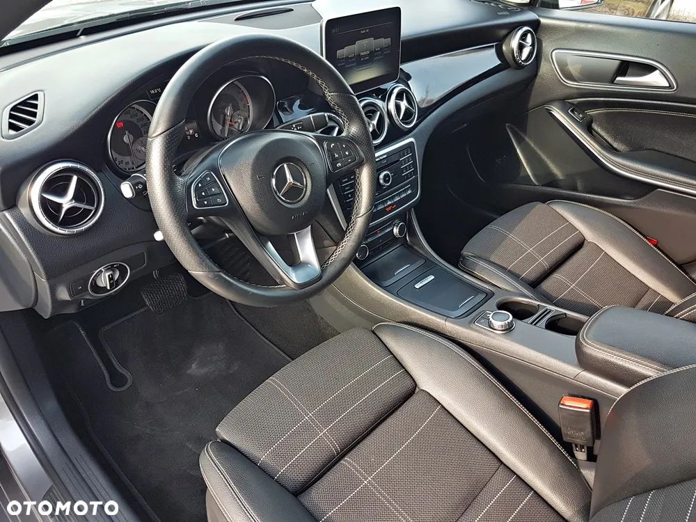 Mercedes-Benz CLA 200 7G-DCT AMG Line - 11
